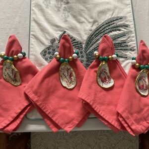 Set of 4 Natural Coastal Oyster Napkin Rings with 4 Linen Napkins